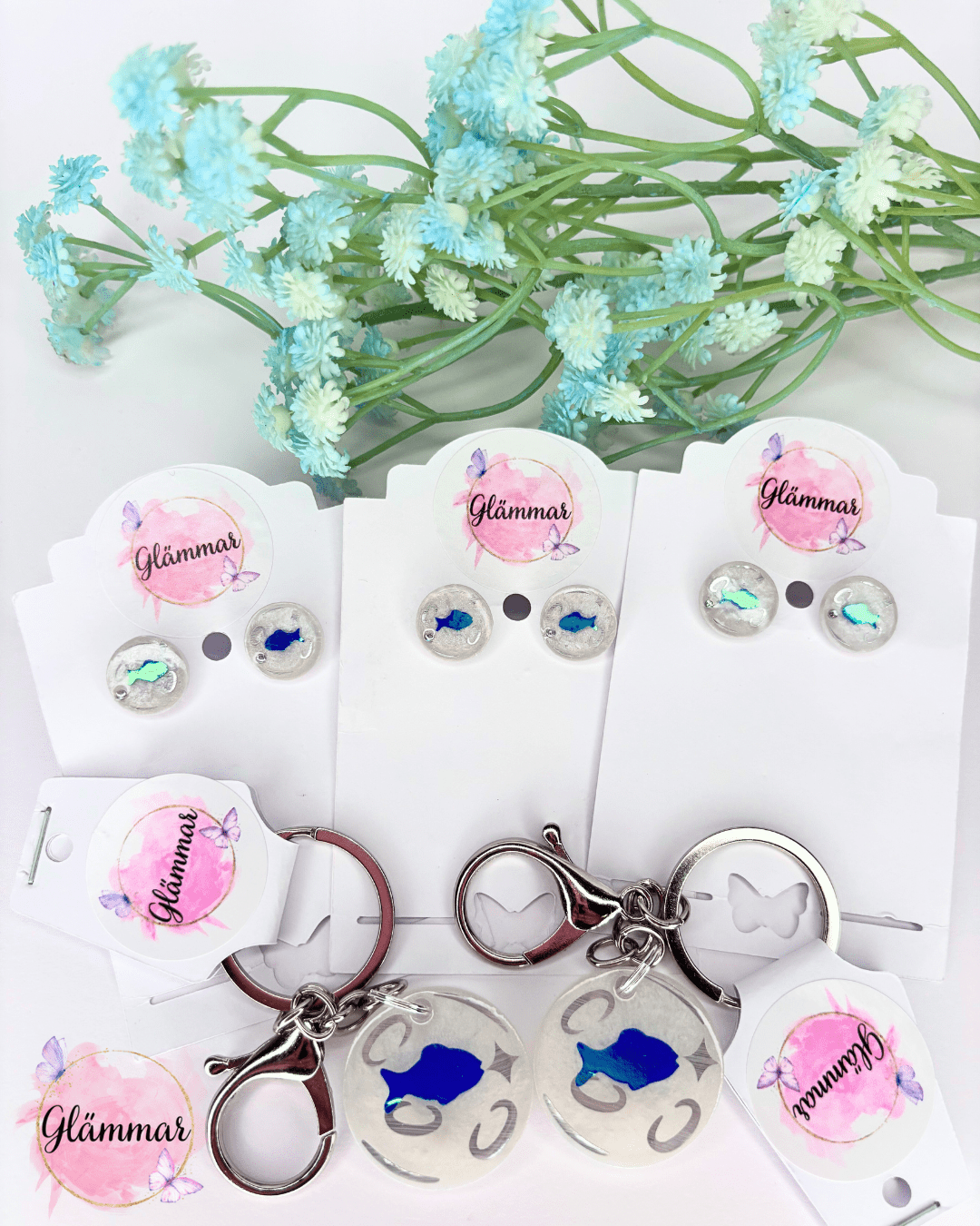 Täiskuukala logoga võtmehoidjad ja kõrvarõngad